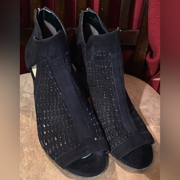 Vince Camuto Cranita Suede Leather Heels - Picture 7 of 8